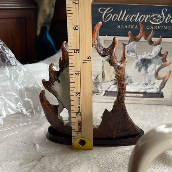 Alaskan Carvings Colletor series moose in snow . - Picture 7 of 8